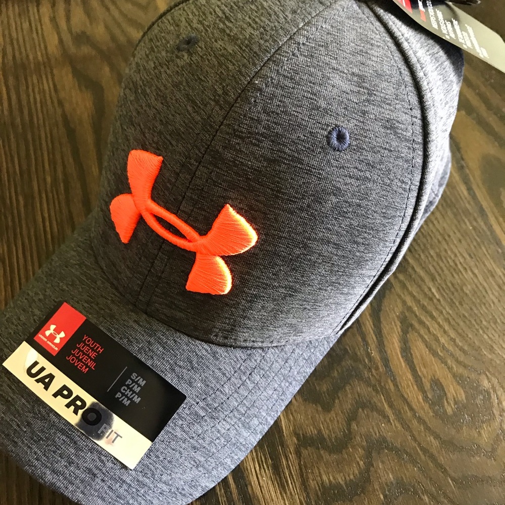 Under Armour New with tags Boys s/m hat